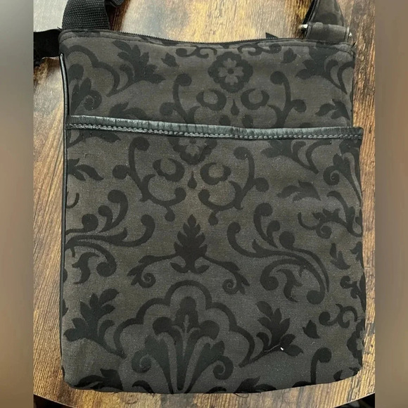 Thirty One | ladies crossbody handbag. - Picture 9 of 16